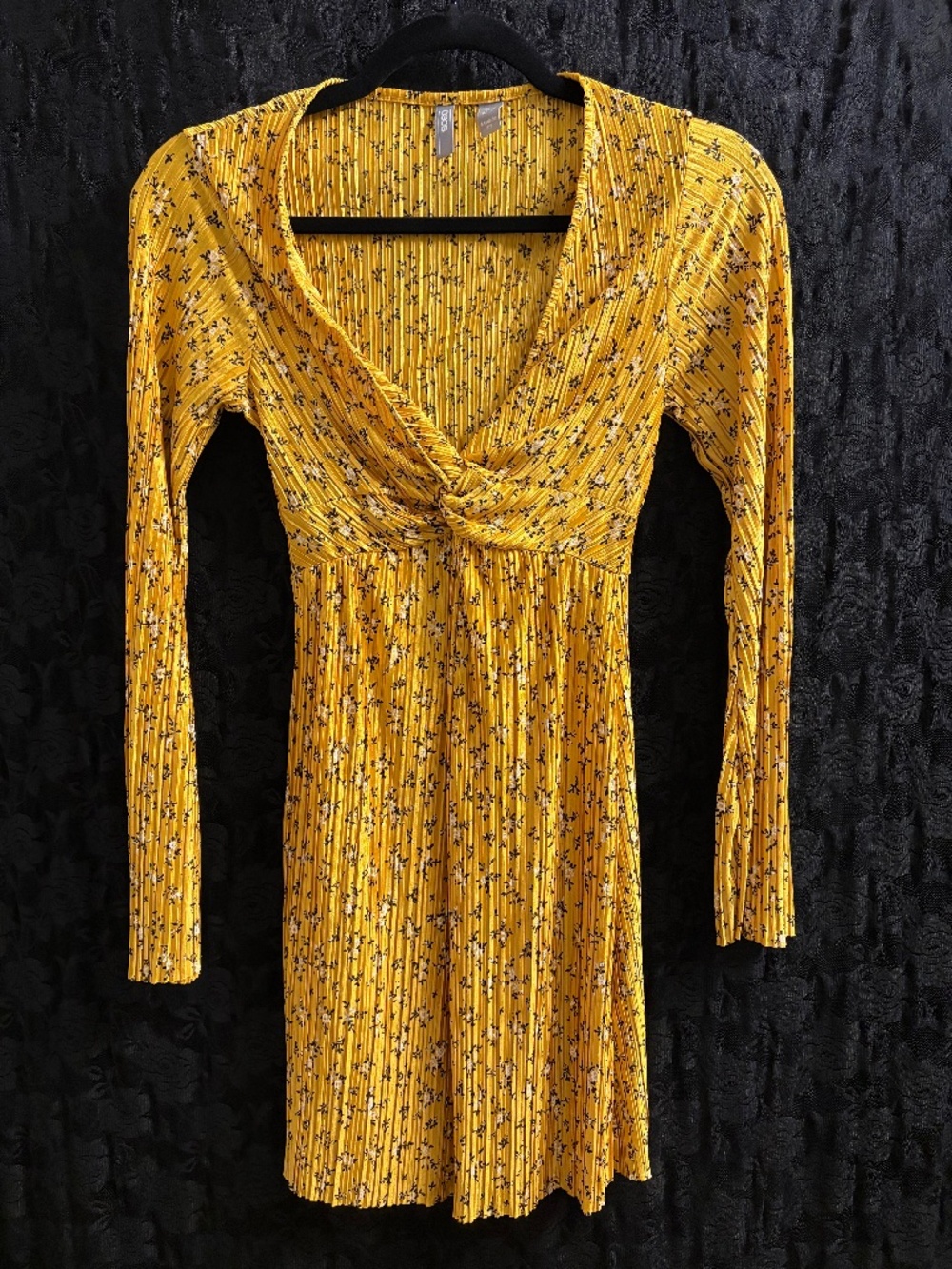 Yellow Pleated dress with floral pattern size Small
